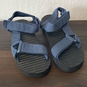 Muji “Teva” sandals in Blue - Size W 7